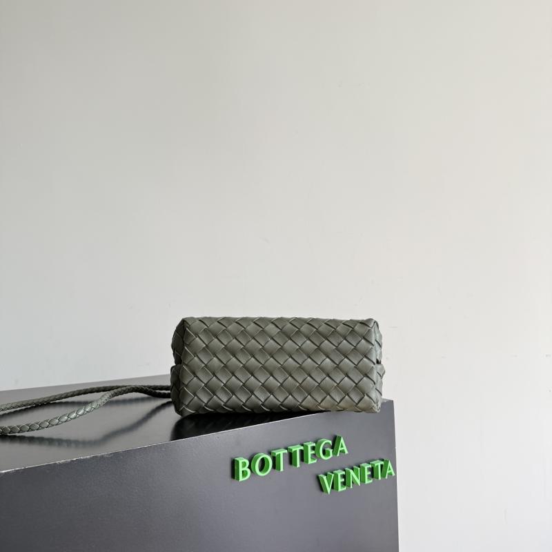 Bottega Veneta Small Andiamo Pickle 743568