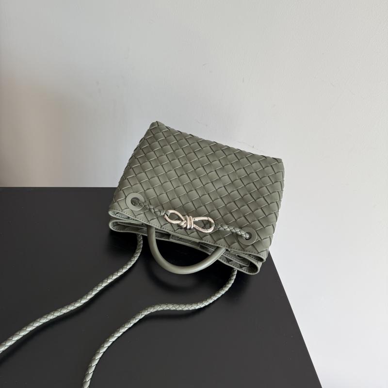 Bottega Veneta Small Andiamo Pickle 743568
