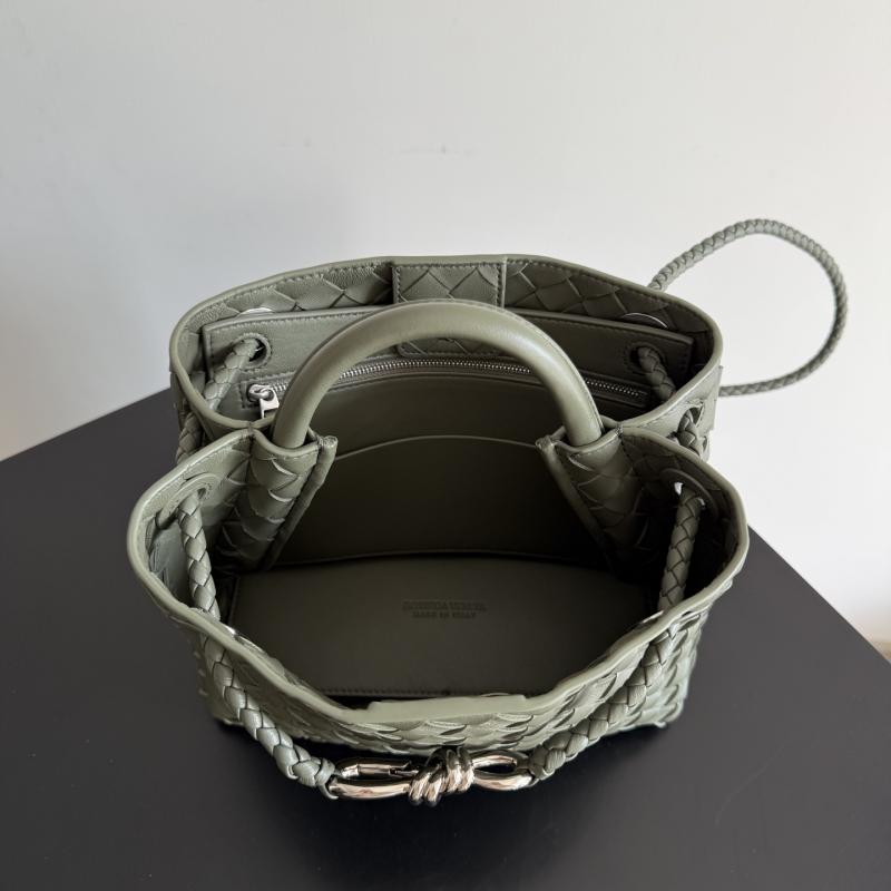 Bottega Veneta Small Andiamo Pickle 743568