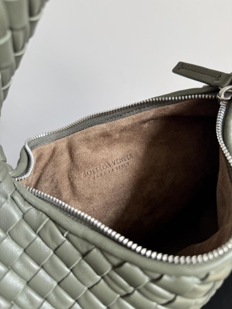 Bottega Veneta Small Veneta Pickle 856736