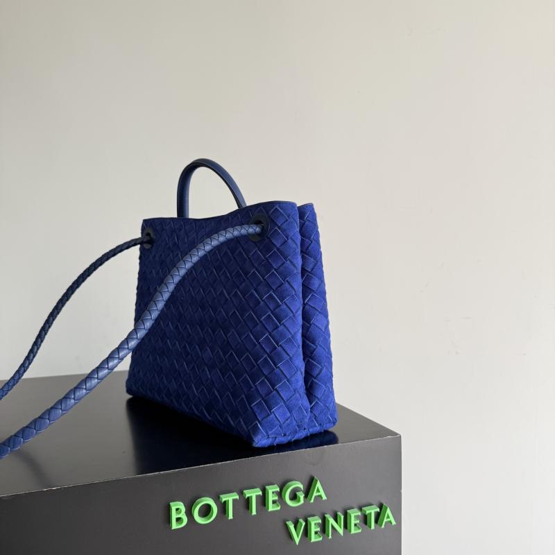 Bottega Veneta Suede Medium Andiamo Blue royal B743572
