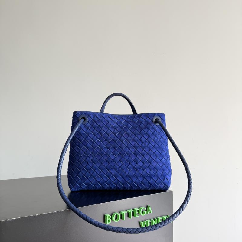 Bottega Veneta Suede Medium Andiamo Blue royal B743572
