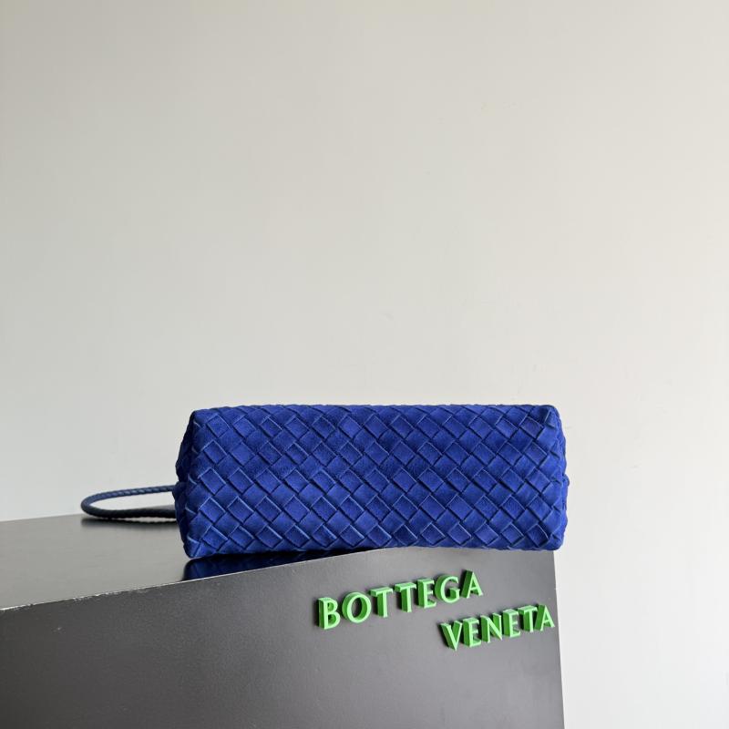 Bottega Veneta Suede Medium Andiamo Blue royal B743572