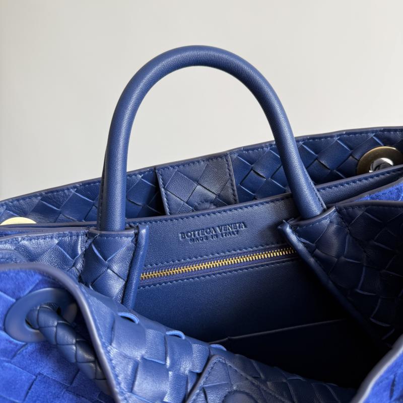 Bottega Veneta Suede Medium Andiamo Blue royal B743572