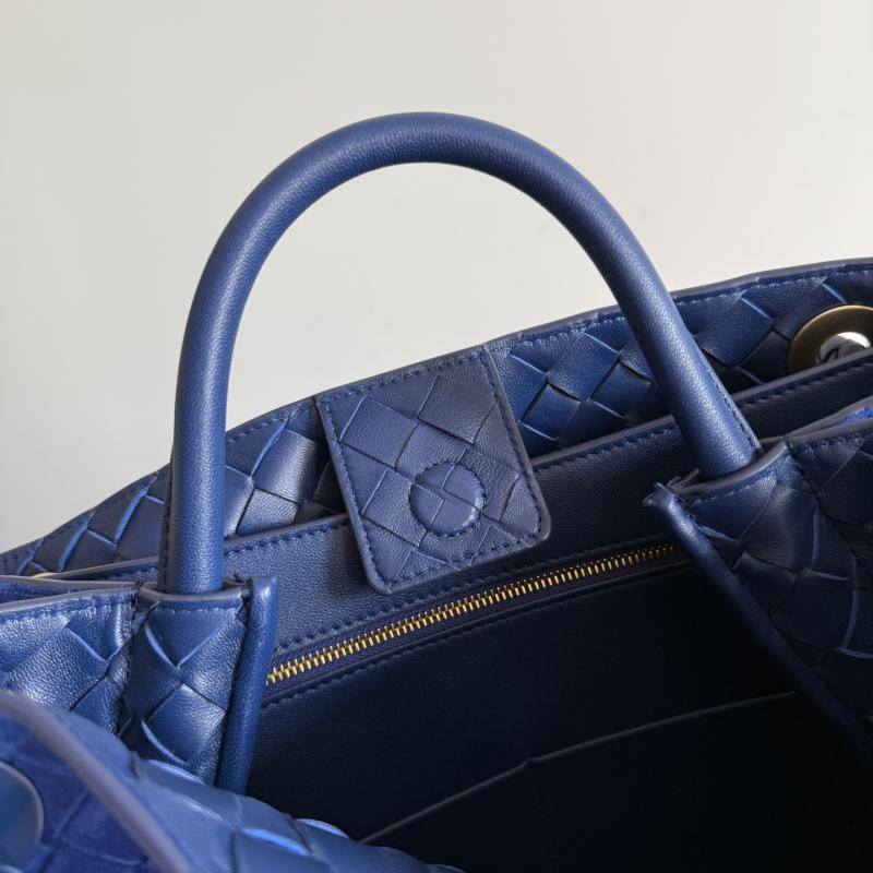 Bottega Veneta Suede Medium Andiamo Blue royal B743572