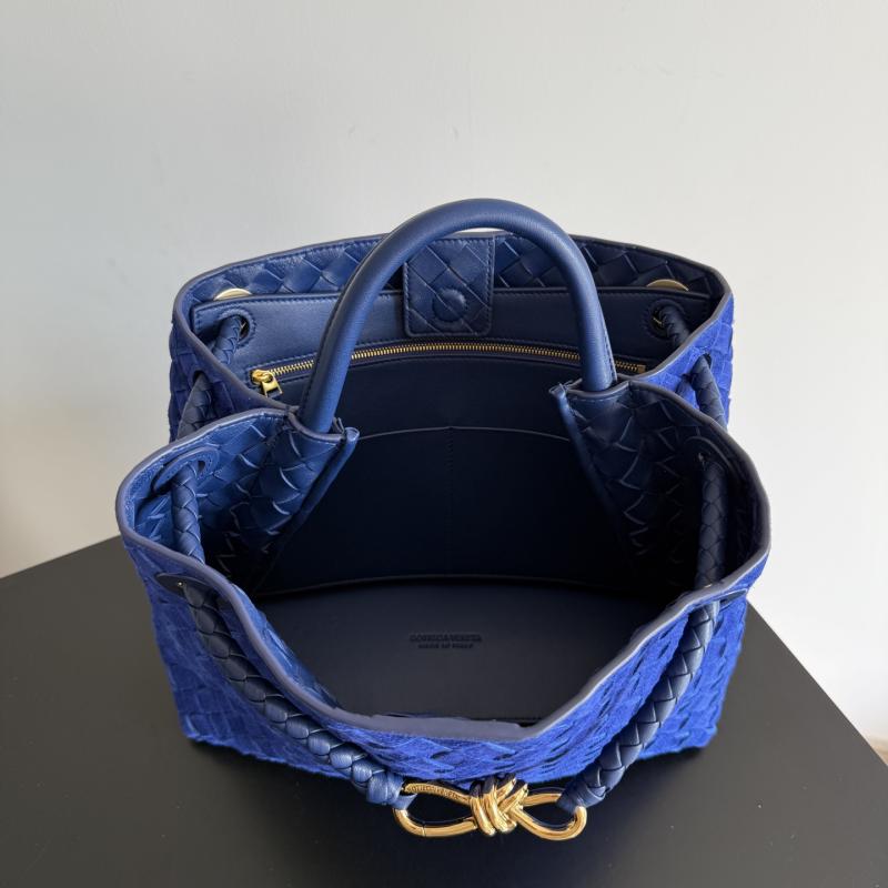 Bottega Veneta Suede Medium Andiamo Blue royal B743572
