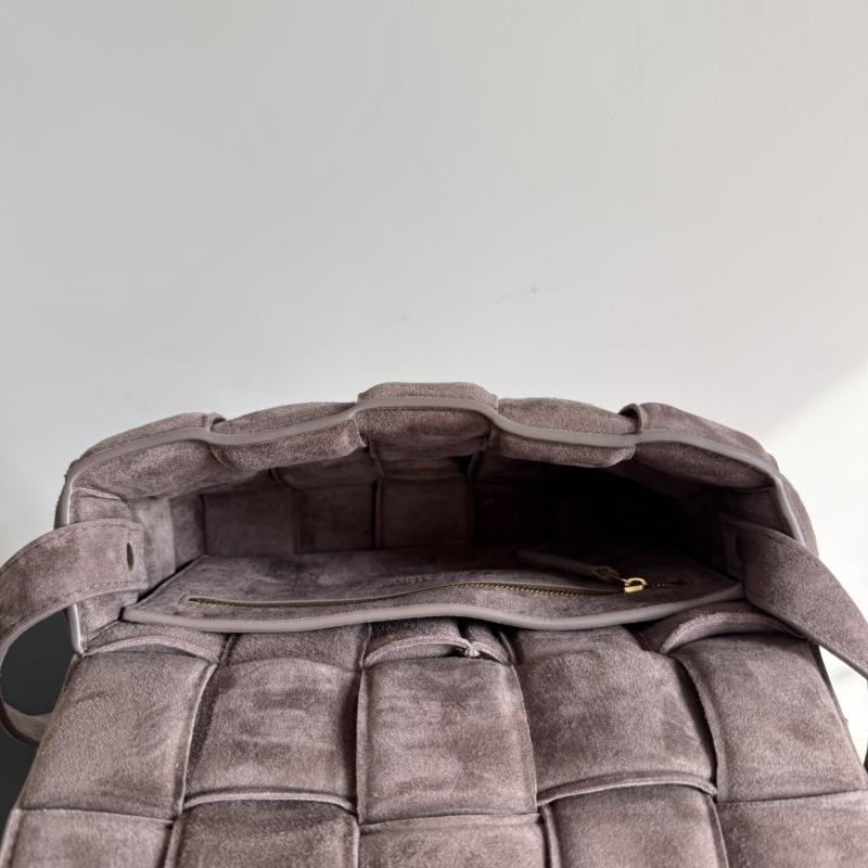 Bottega Veneta Suede Padded Cassette Fondant 70026