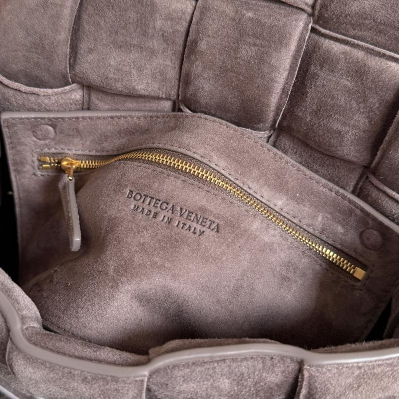 Bottega Veneta Suede Padded Cassette Fondant 70026