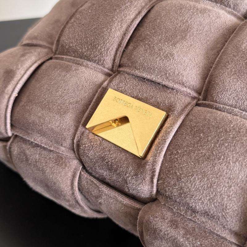 Bottega Veneta Suede Padded Cassette Fondant 70026