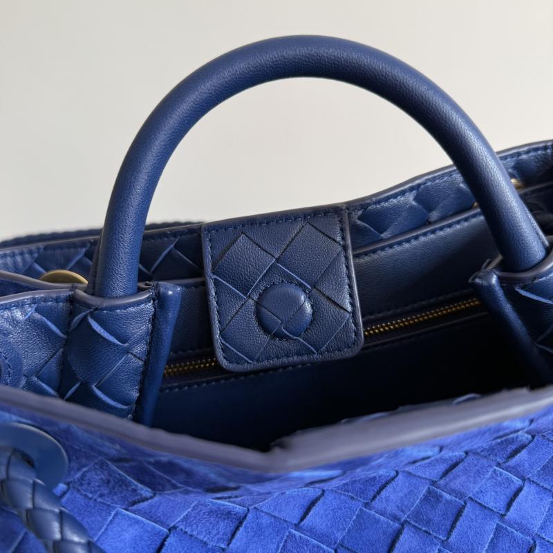 Bottega Veneta Suede Small Andiamo Blue royal 743568