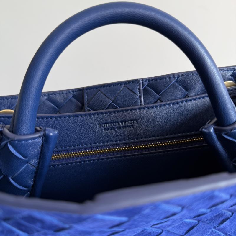 Bottega Veneta Suede Small Andiamo Blue royal 743568