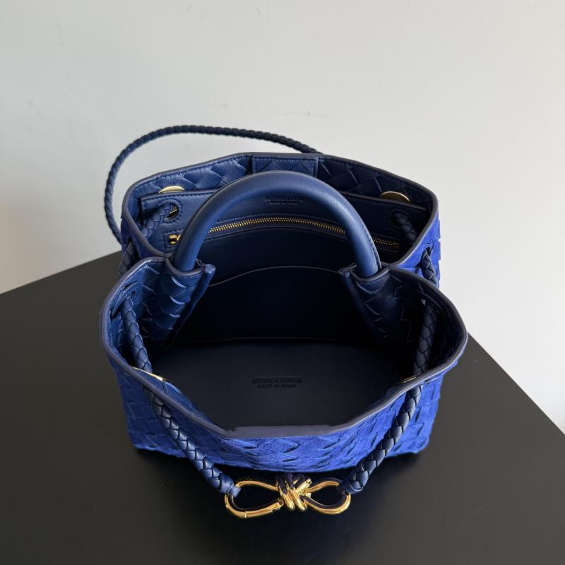 Bottega Veneta Suede Small Andiamo Blue royal 743568