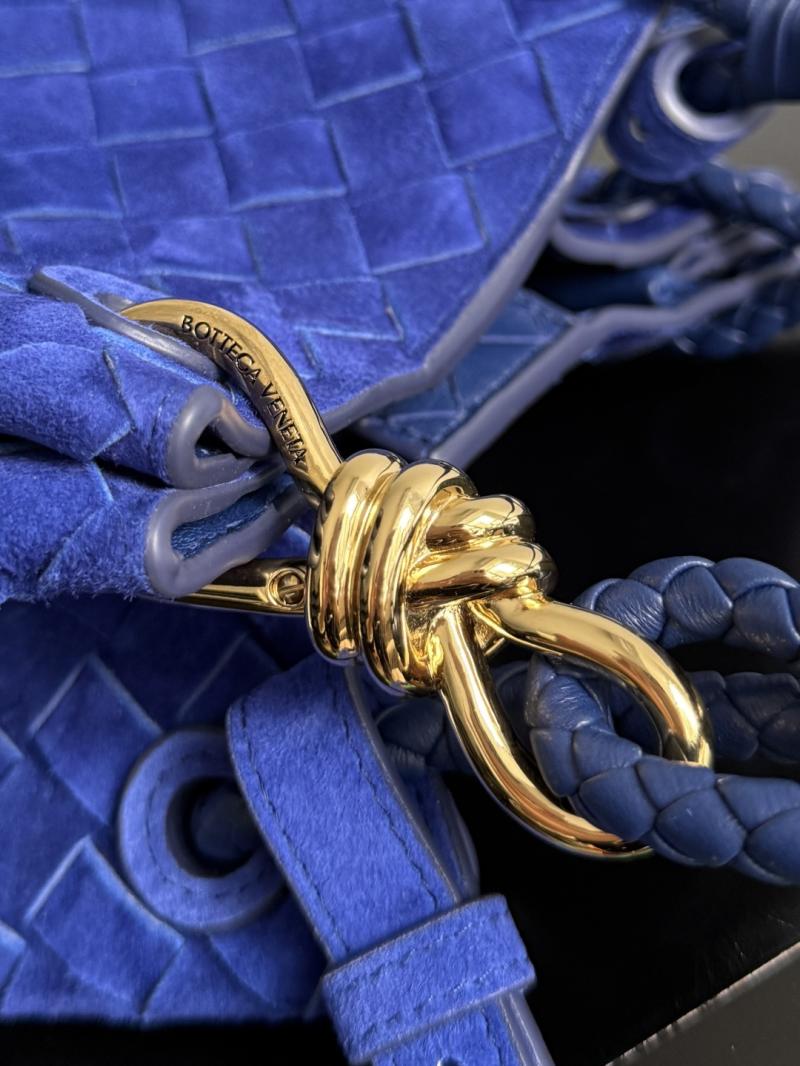 Bottega Veneta Suede Small Parachute Blue royal 796569