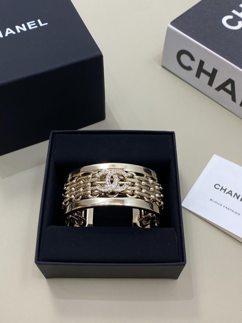 Chanel Bracelet YCB122912