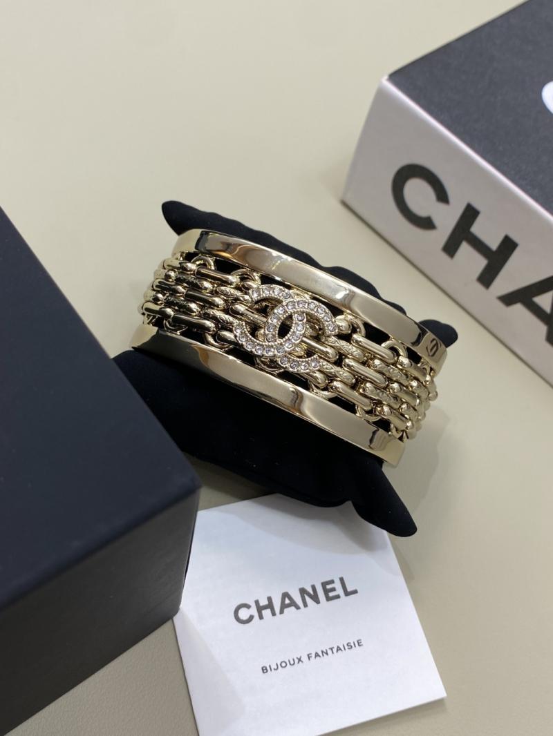 Chanel Bracelet YCB122912
