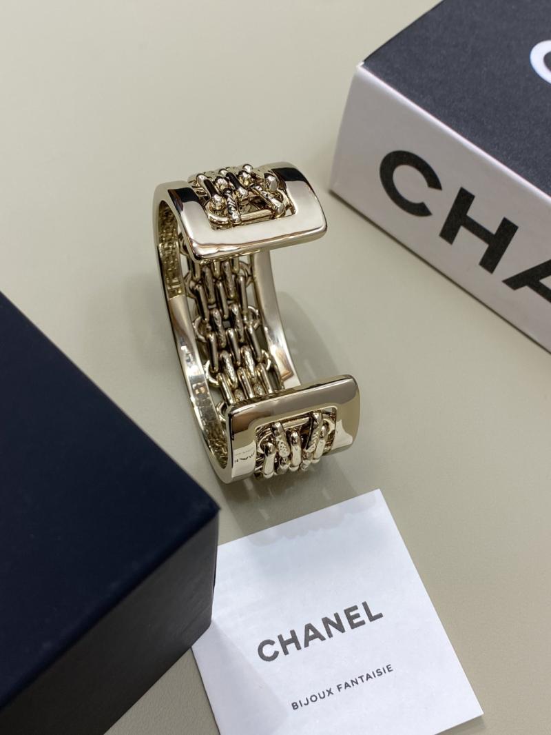 Chanel Bracelet YCB122912