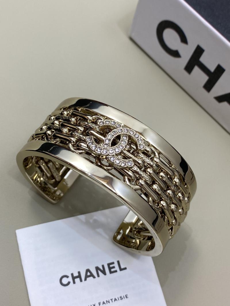 Chanel Bracelet YCB122912