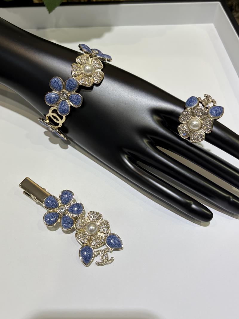 Chanel Bracelet YCB122940