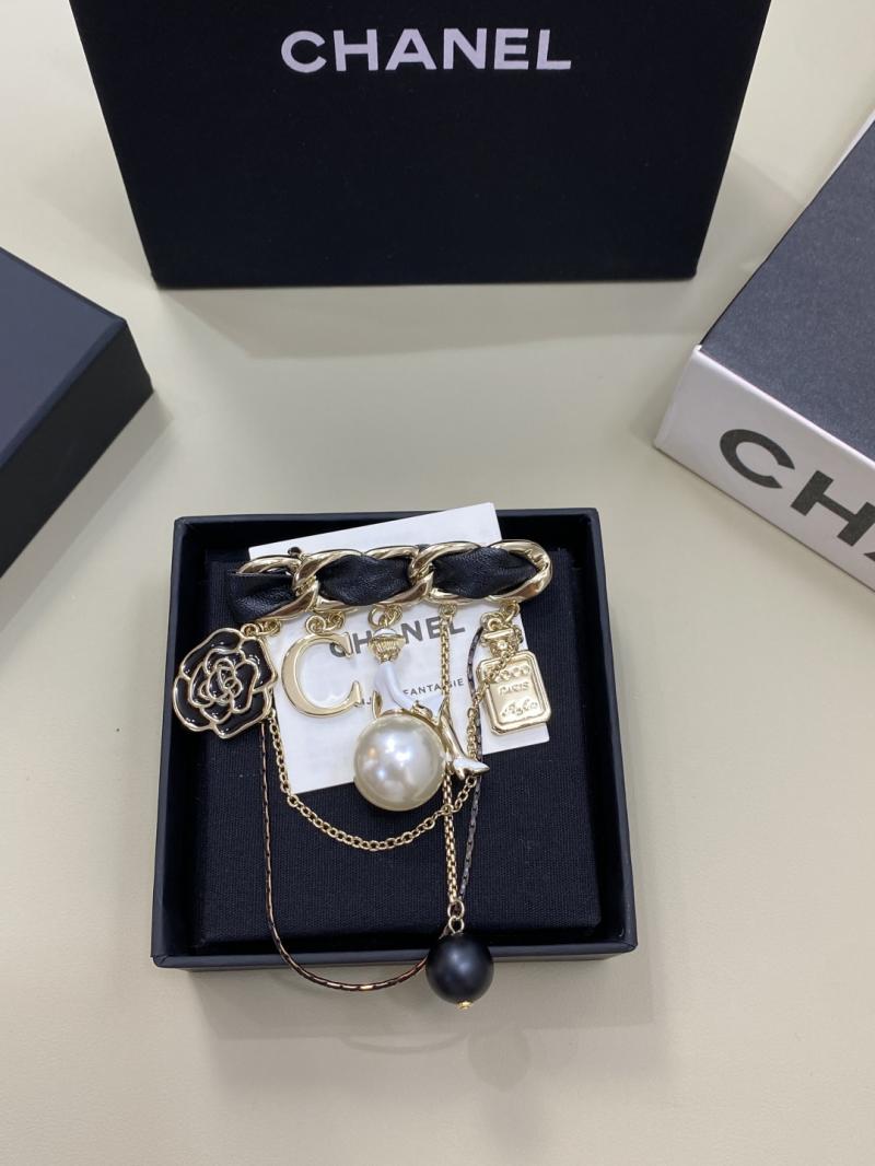 Chanel Brooch YCB122913