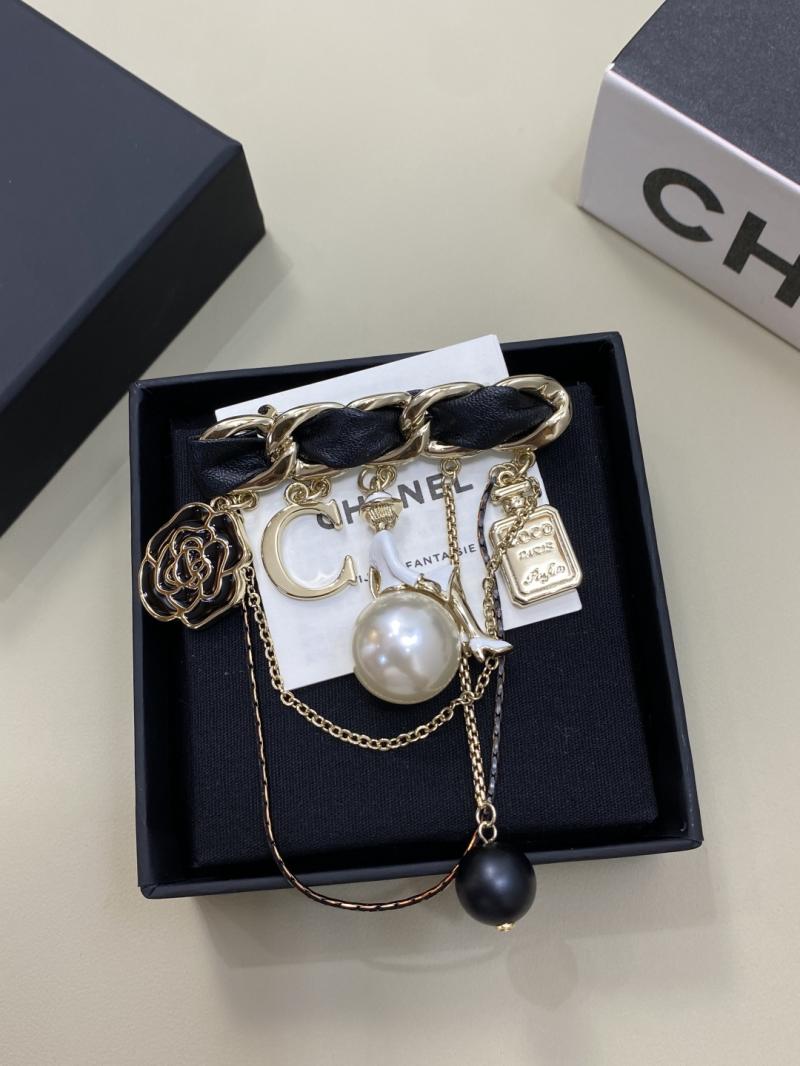 Chanel Brooch YCB122913