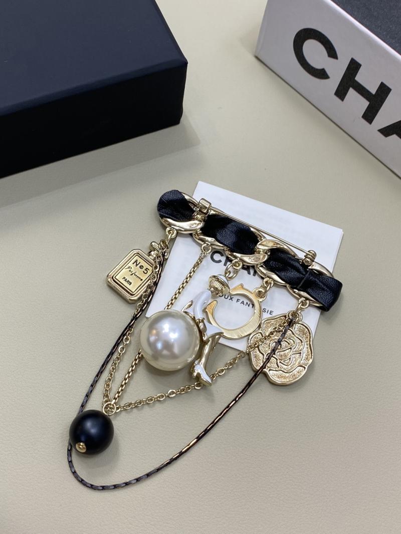 Chanel Brooch YCB122913