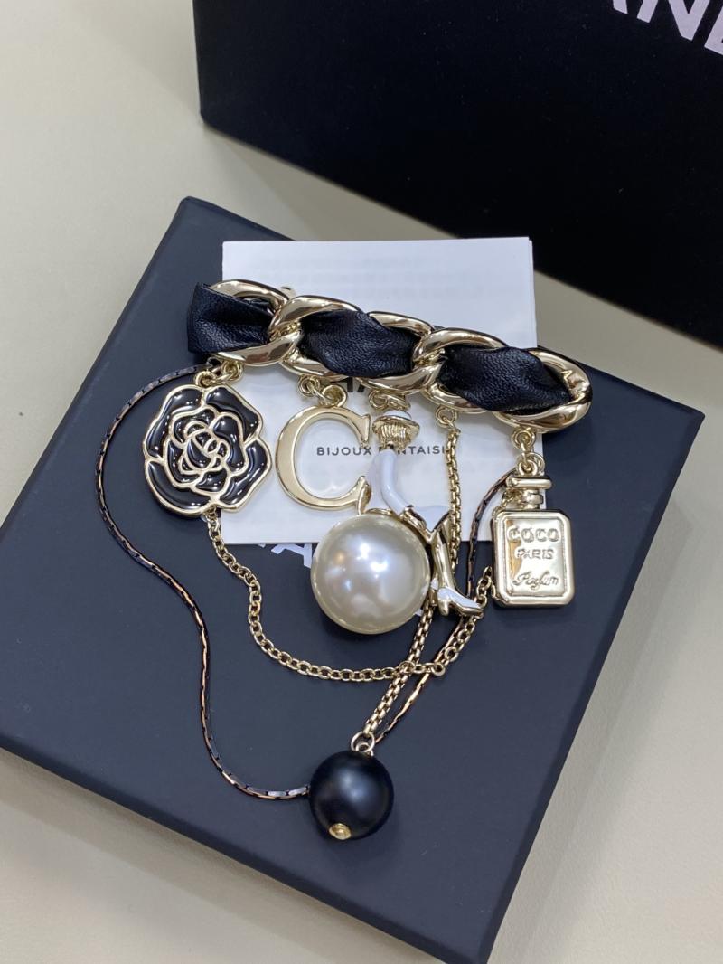 Chanel Brooch YCB122913