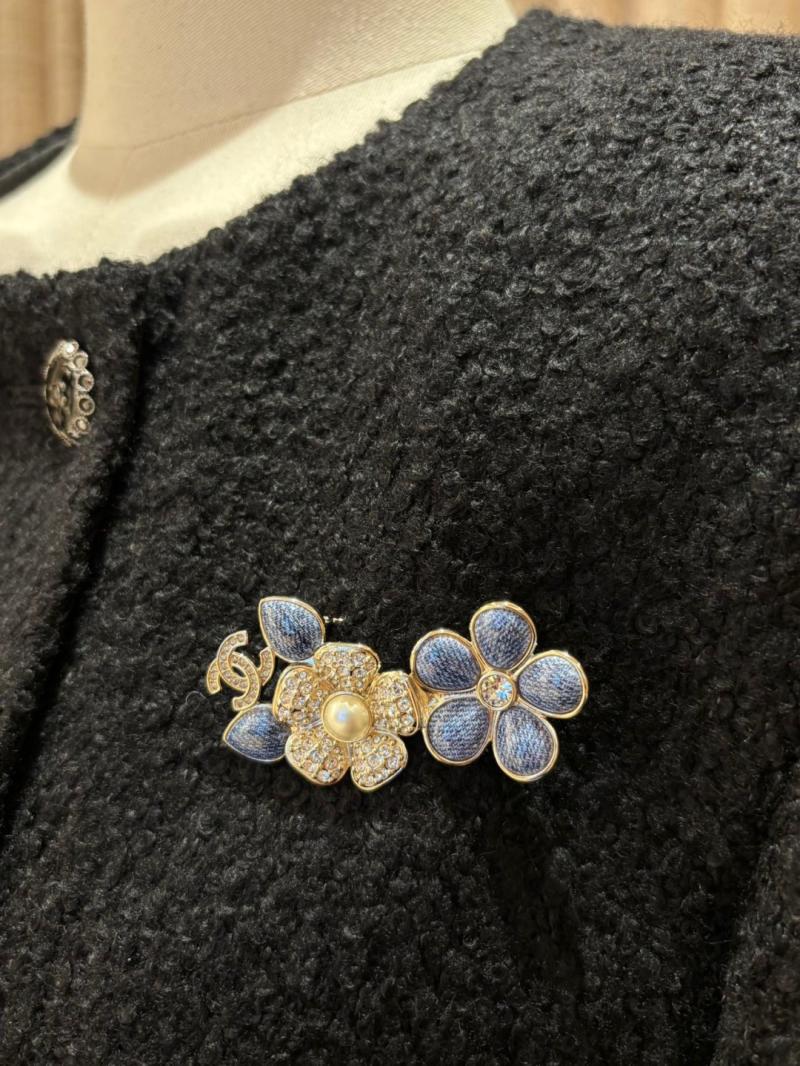 Chanel Brooch YCB122934