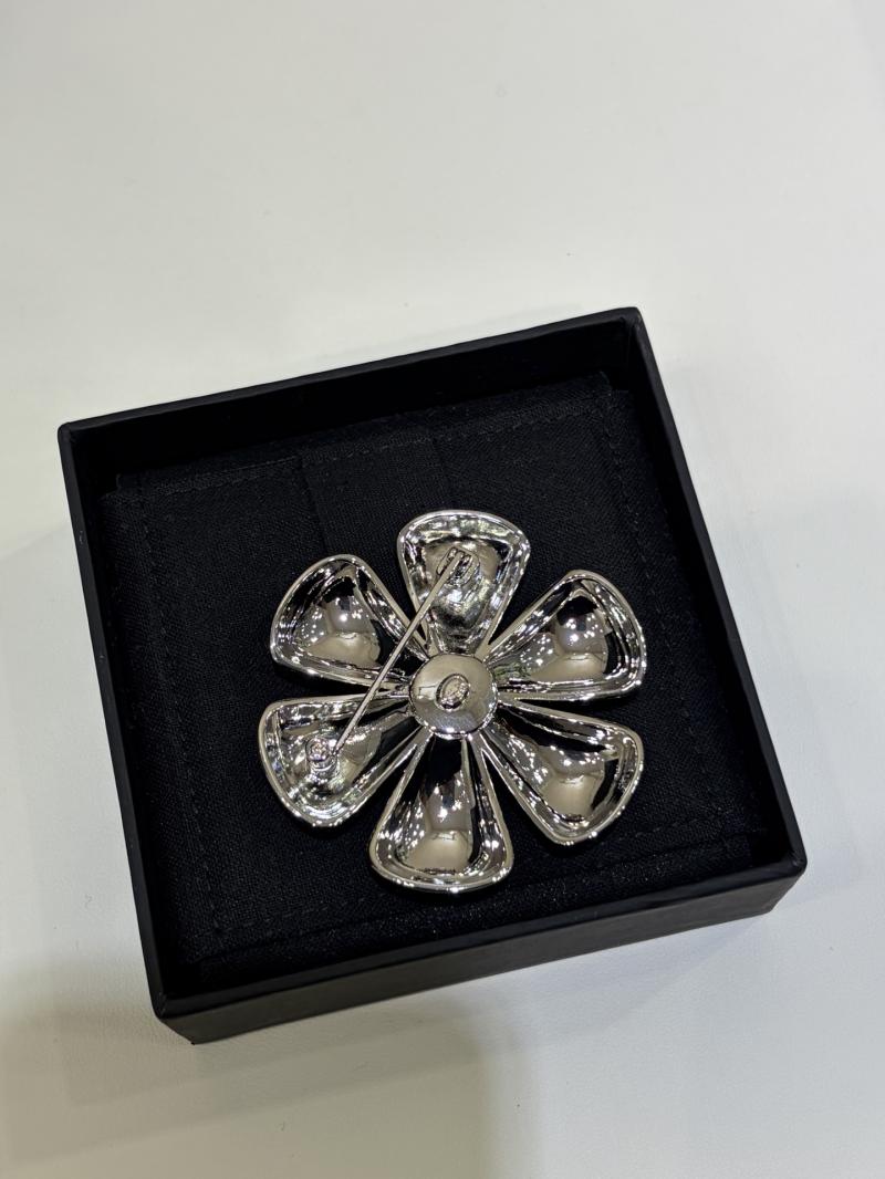 Chanel Brooch YDB12718