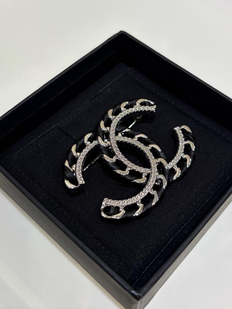 Chanel Brooch YDB12724