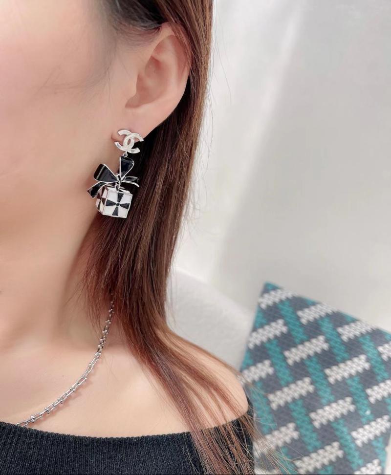Chanel Earrings YCB122902