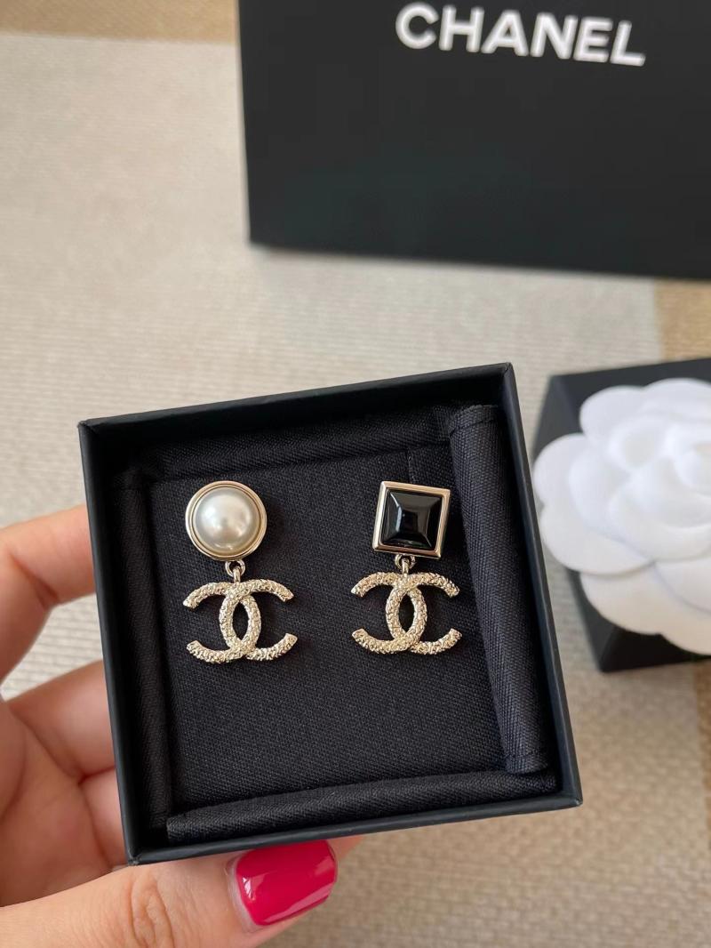Chanel Earrings YCB122920