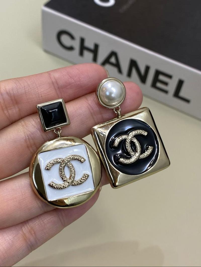 Chanel Earrings YCB122921