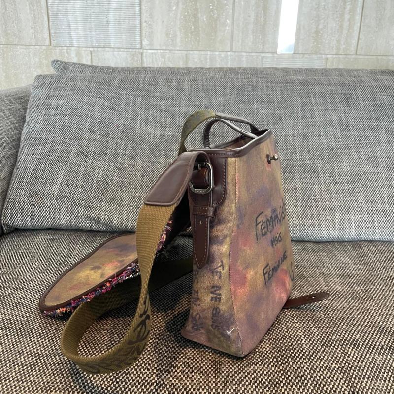 Chanel Graffiti Vintage Messenger Bag A122702