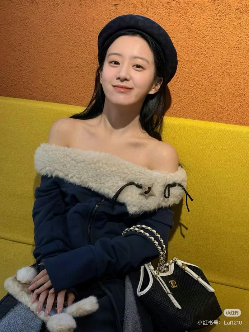 Chanel Small Tote AS6015 Black