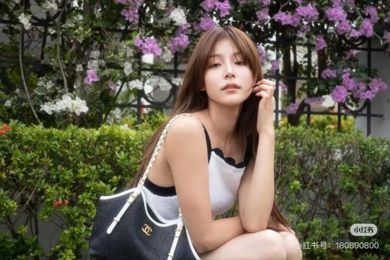 Chanel Small Tote AS6015 Black