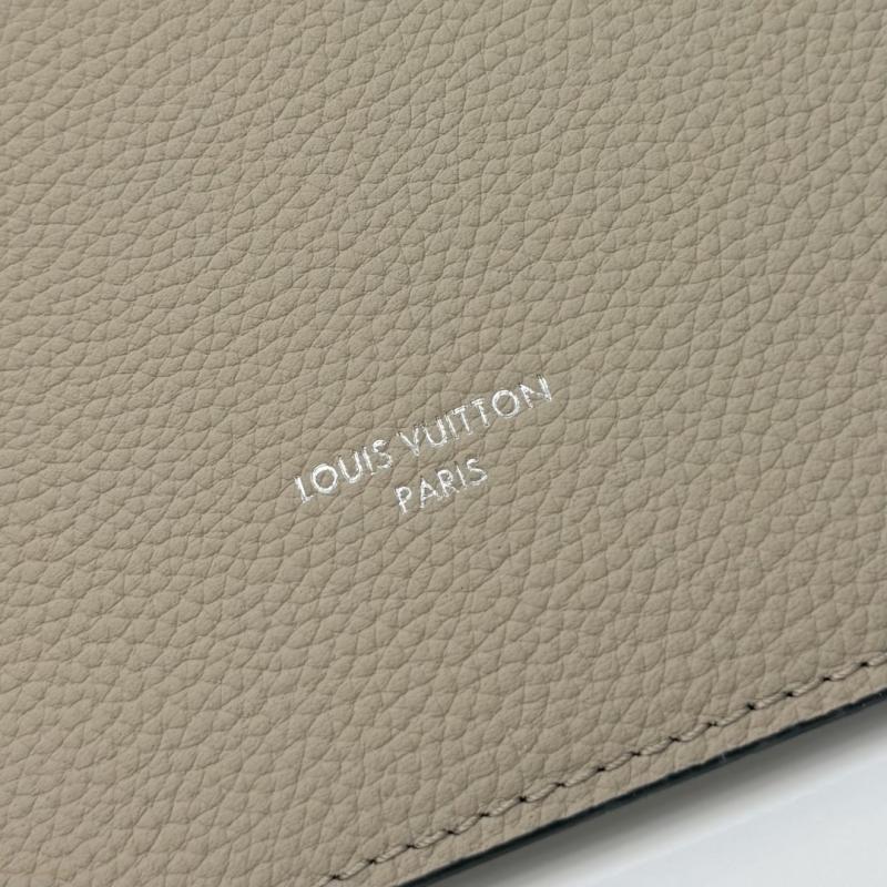 Louis Vuitton Boundless M13180