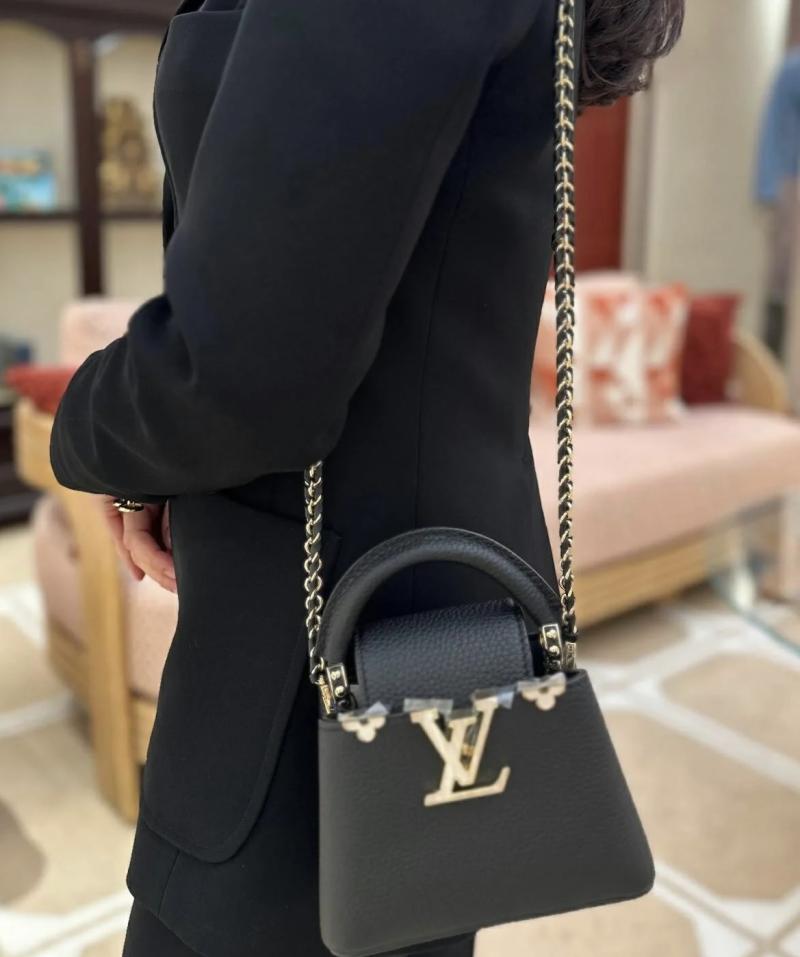 Louis Vuitton Capucines Nano M10166
