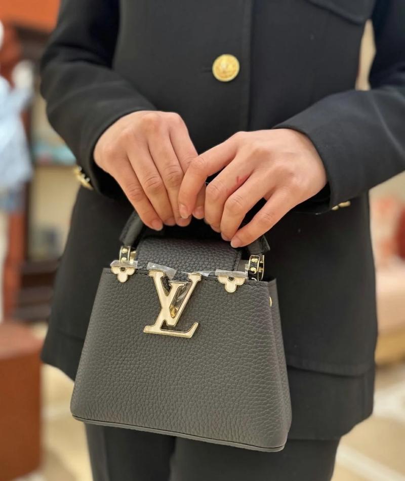Louis Vuitton Capucines Nano M10166