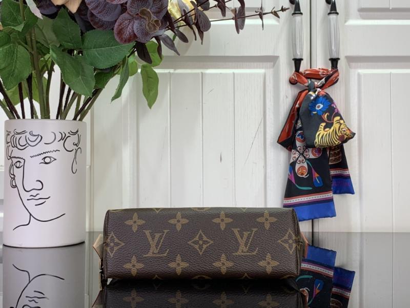 Louis Vuitton Cosmetic Pouch PM M15359