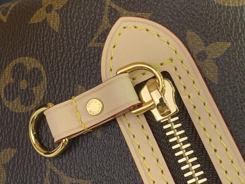 Louis Vuitton Lineup M27335