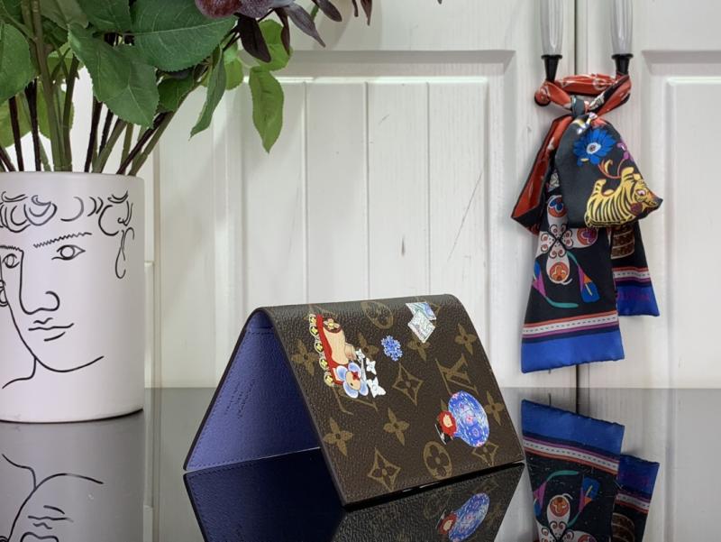 Louis Vuitton Passport Cover M15320