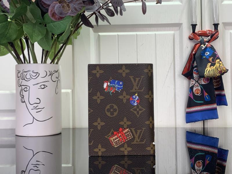 Louis Vuitton Passport Cover M15327