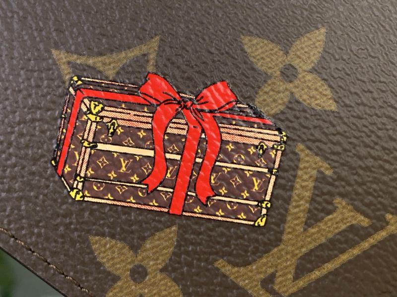 Louis Vuitton Passport Cover M15327