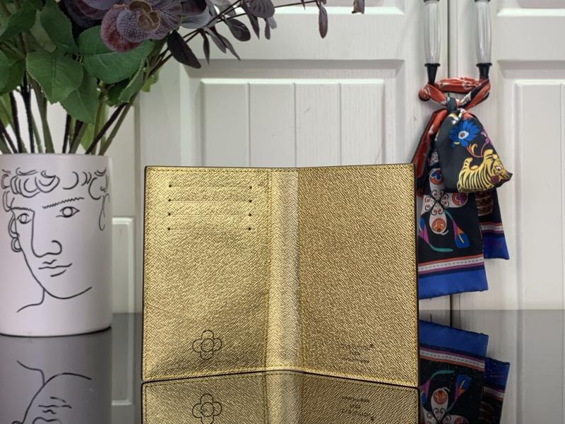 Louis Vuitton Passport Cover M15327