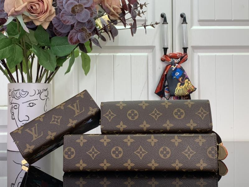 Louis Vuitton Trio Toilet Pouch M15357