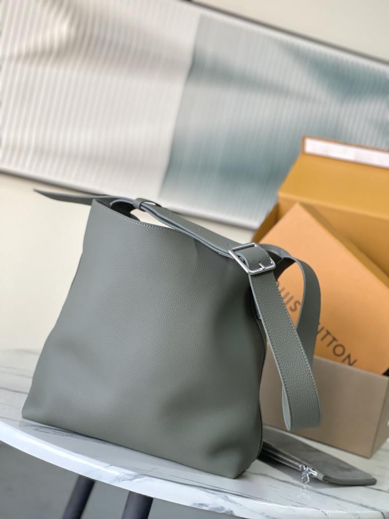 Louis Vuitton Verso Tote Green M26747