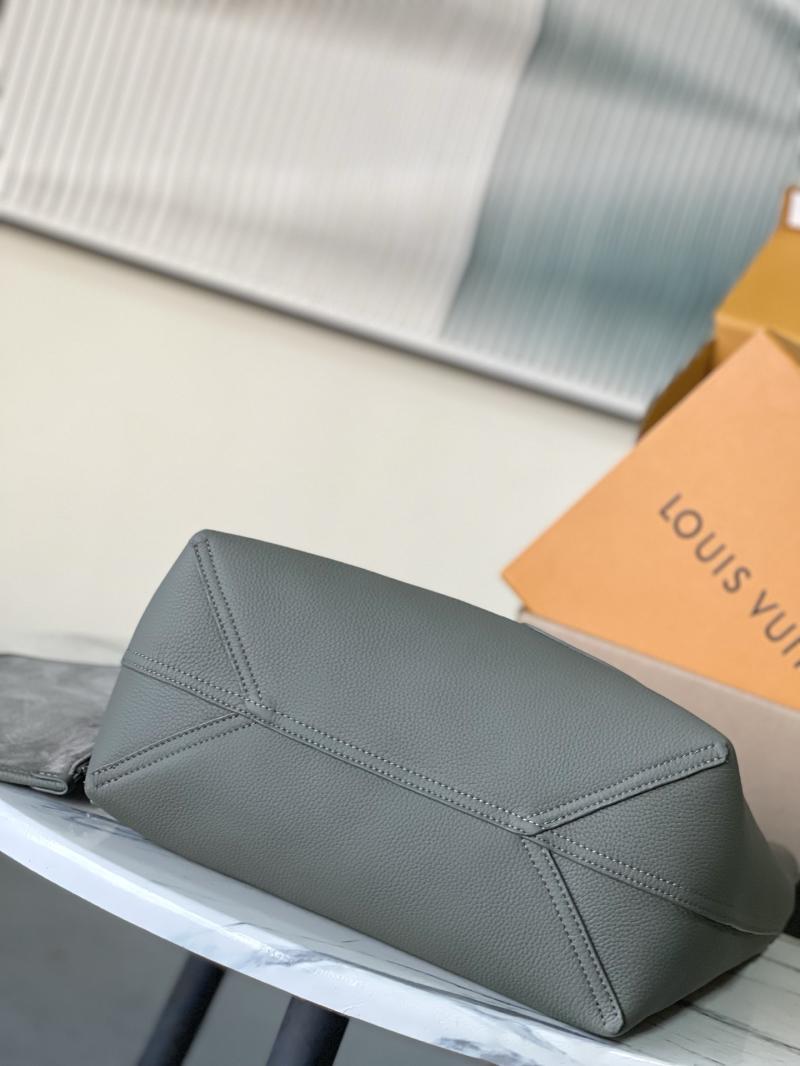 Louis Vuitton Verso Tote Green M26747