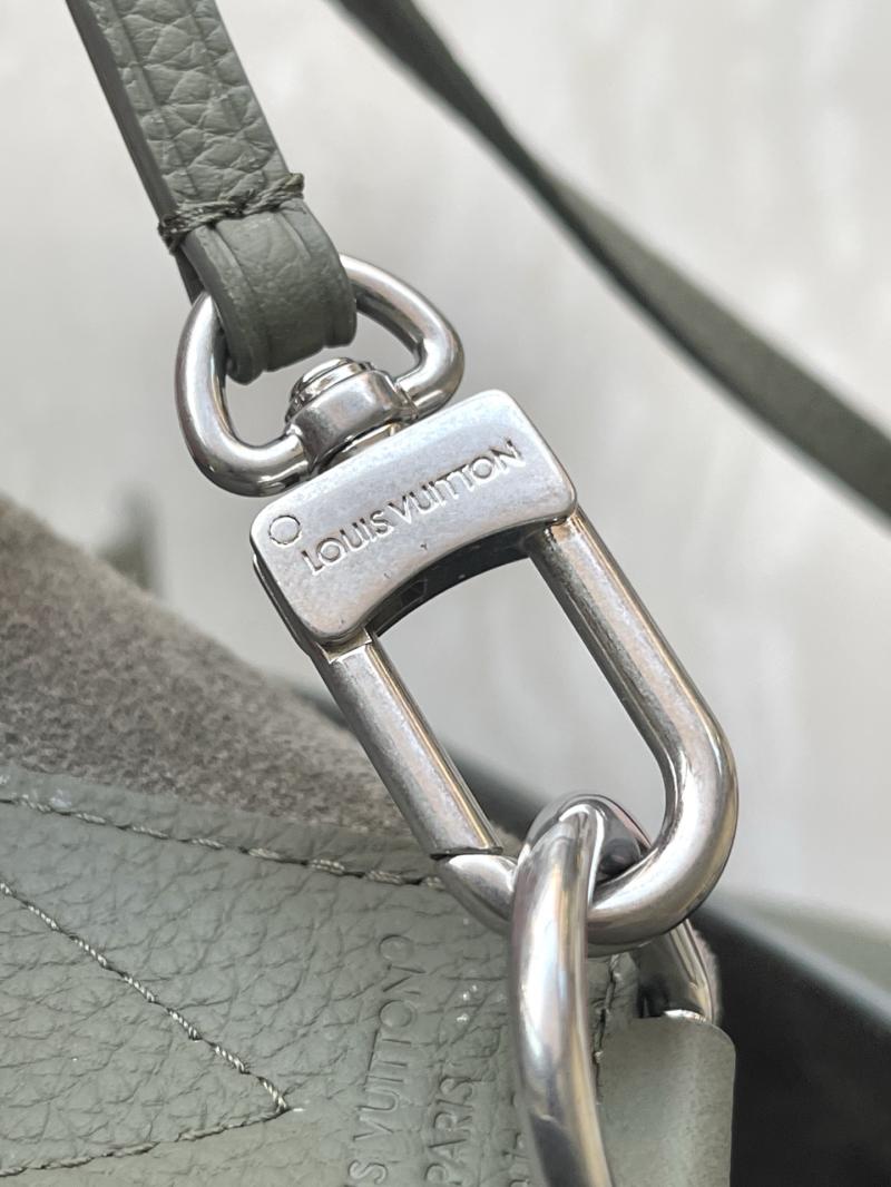 Louis Vuitton Verso Tote Green M26747