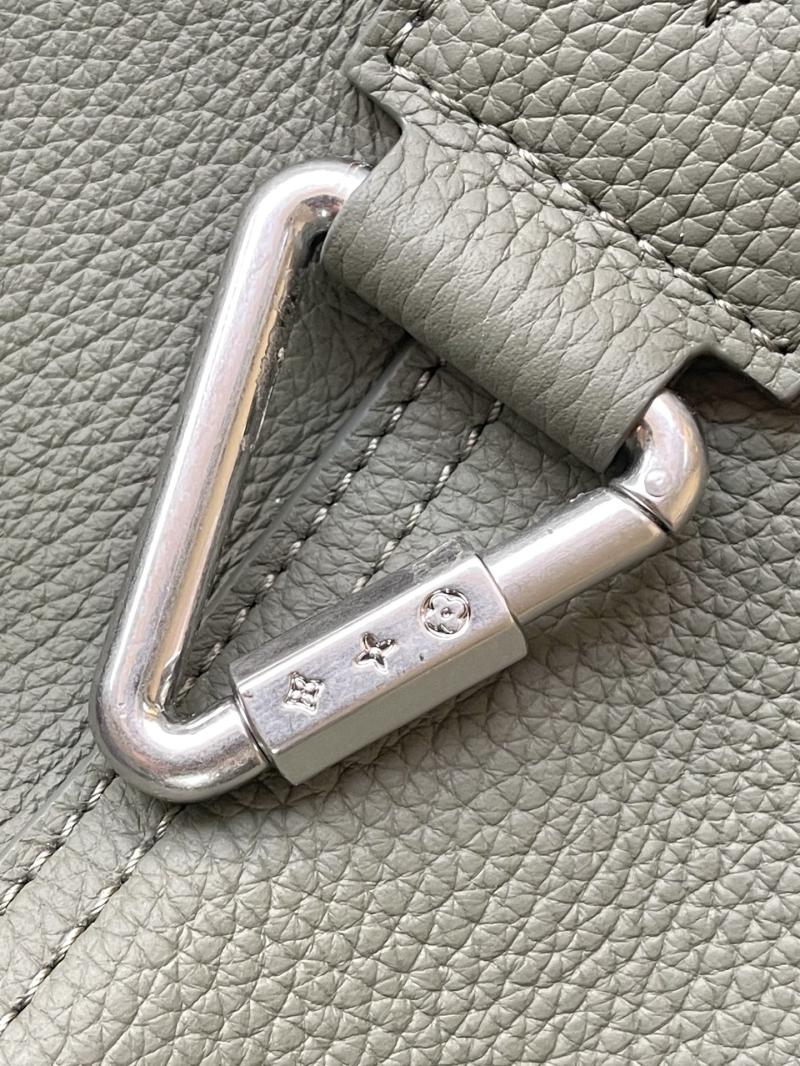 Louis Vuitton Verso Tote Green M26747