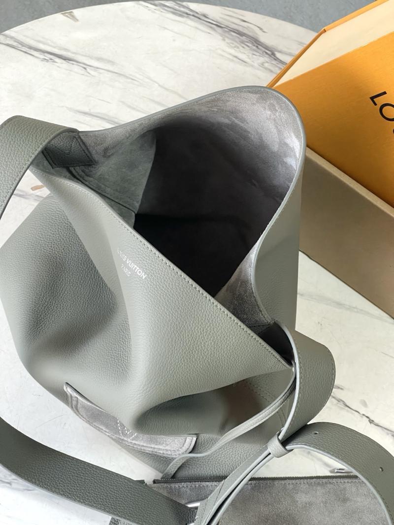 Louis Vuitton Verso Tote Green M26747